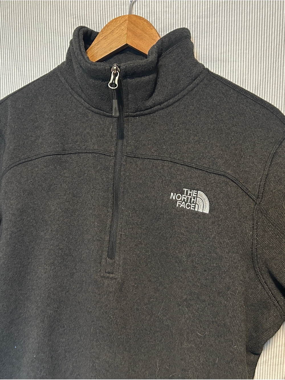 The North Face 1/4 Zip Fleece Mock Neck Sweatshirt Charcoal Logo Men's M